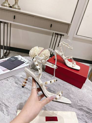 Picture of Valentino Shoes Women _SKUfw117007231fw